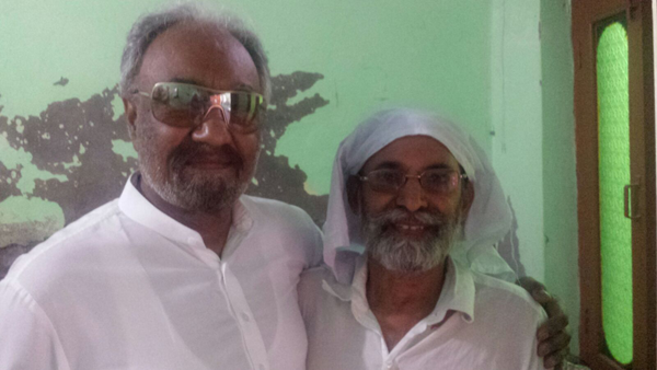 Tikka Baba Brijender Singh Bedi with Sansi Mohan Lal n his house  in Mohalla Ghamiari